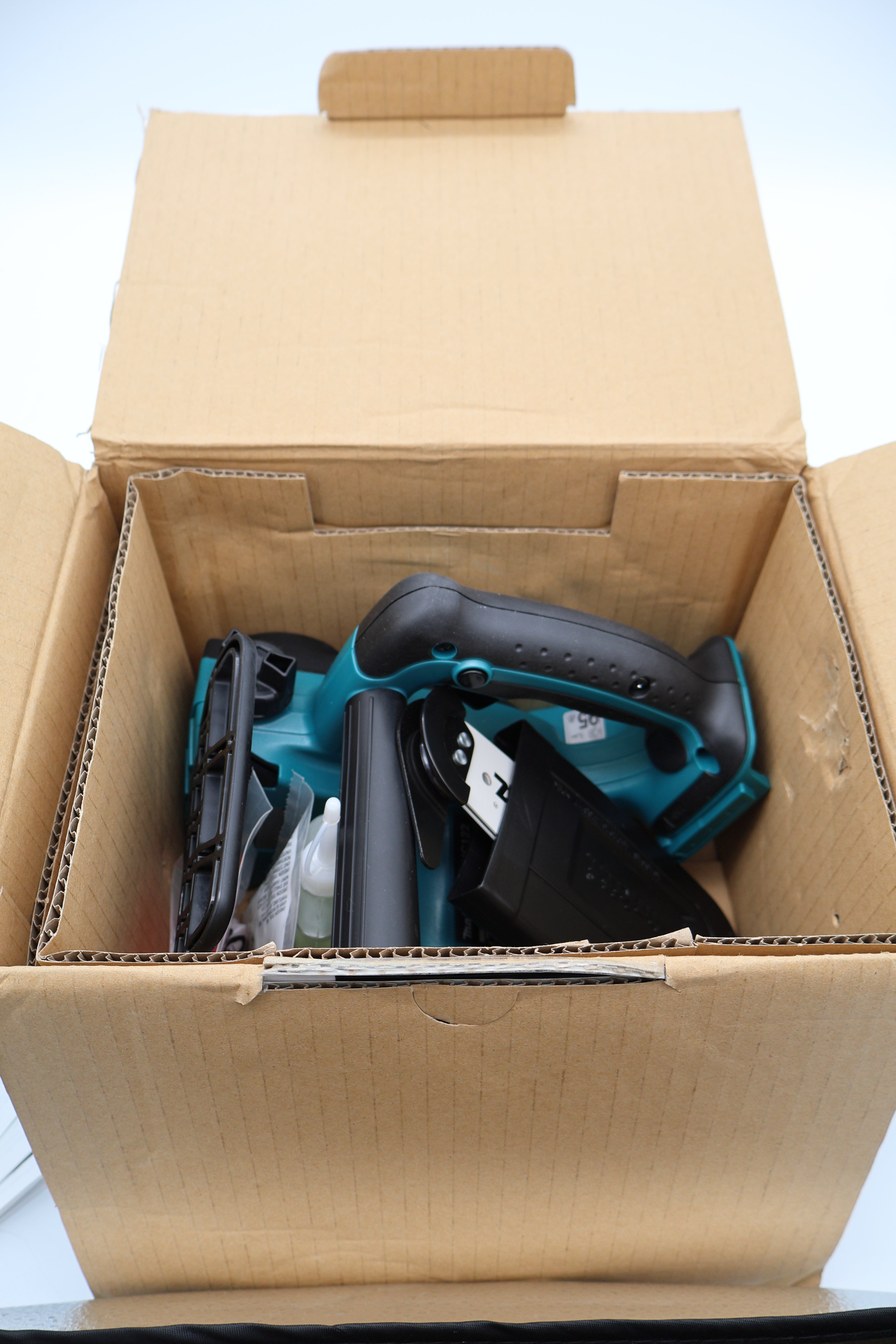 Makita DUC122Z Pruning Chainsaw 18 V (Open Box)