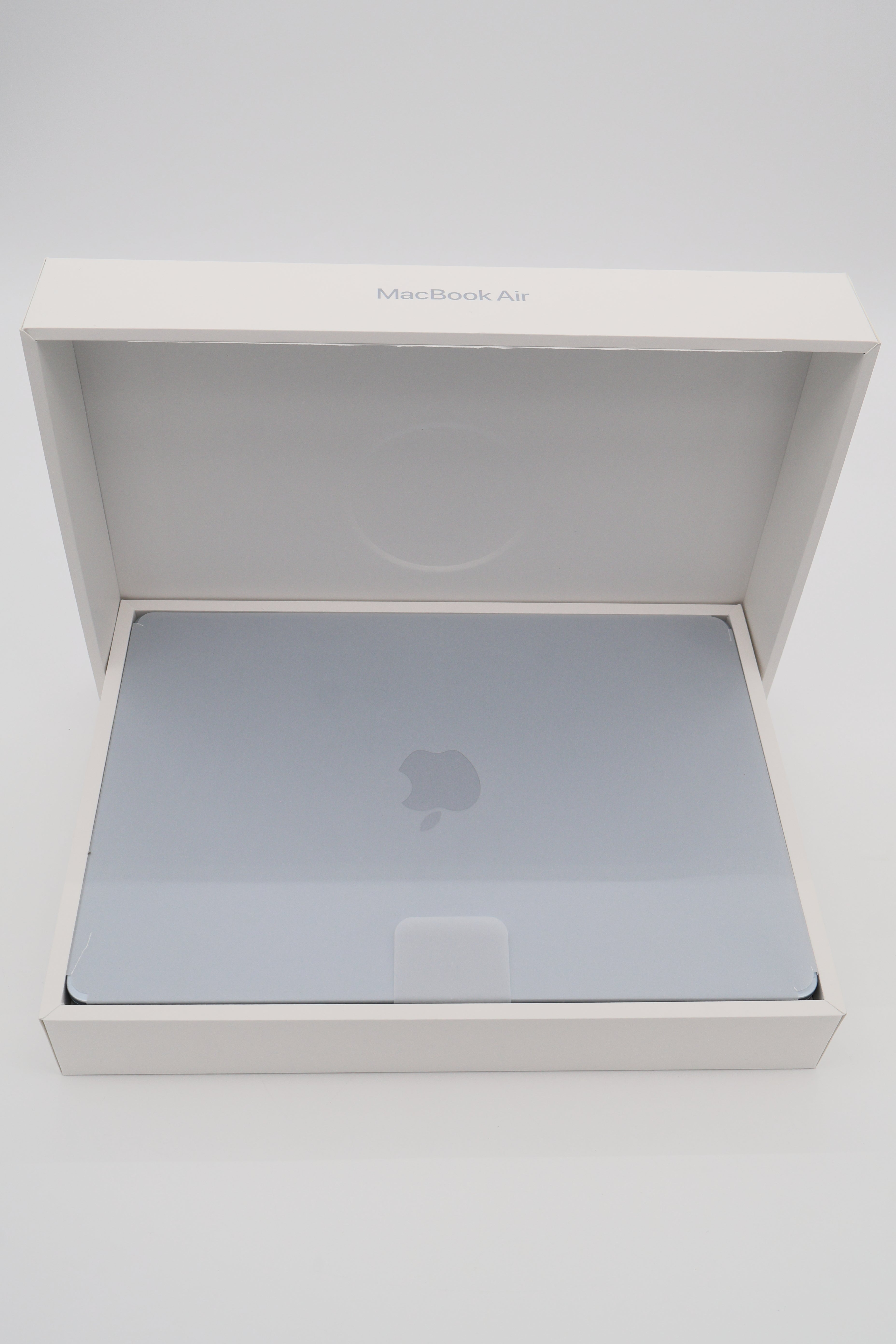 Apple MacBook Air 2025 13inch M4 10 Core CPU 16/512GB Sky Blue (Open Box)