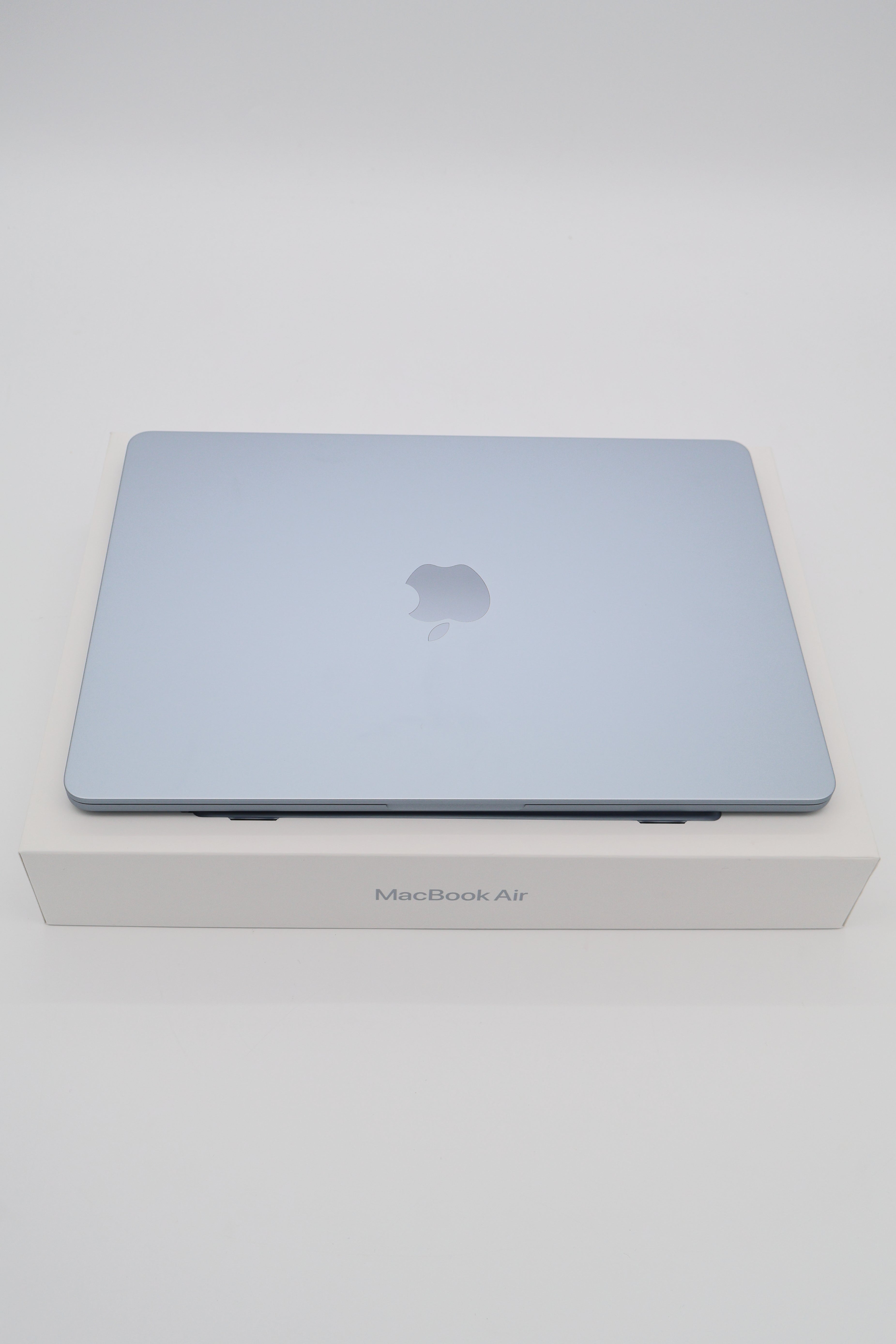Apple MacBook Air 2025 13inch M4 10 Core CPU 16/512GB Sky Blue (Open Box)
