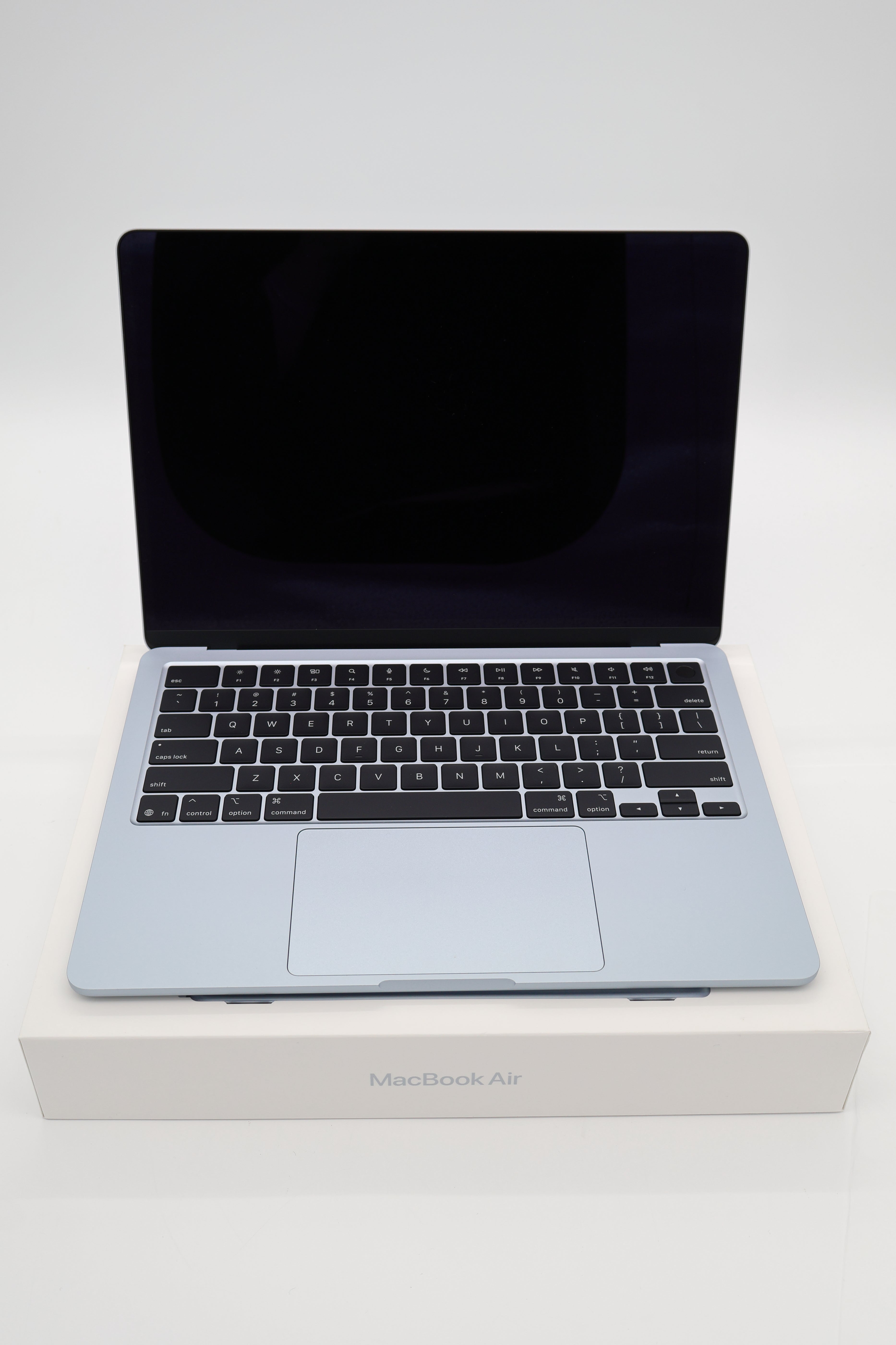 Apple MacBook Air 2025 13inch M4 10 Core CPU 16/512GB Sky Blue (Open Box)