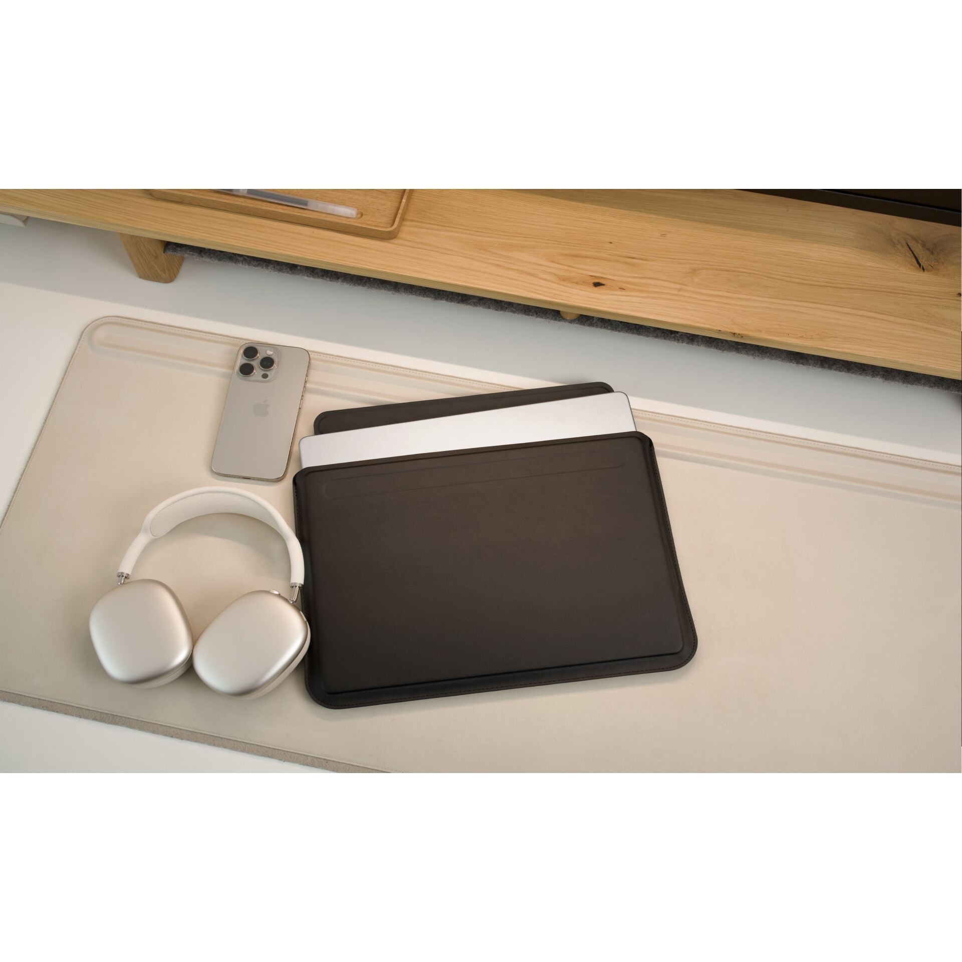 Pipetto Premium Ultra Slim Sleeve iPad Folio