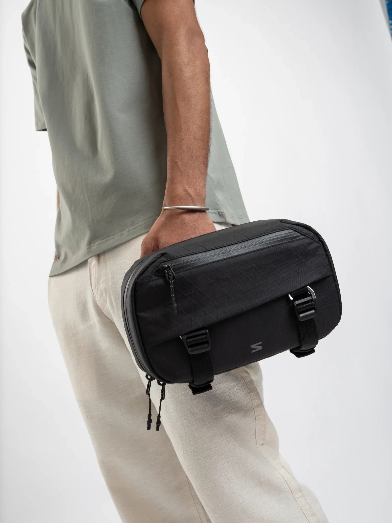 Sakk Carry Cell - Tech Organizer