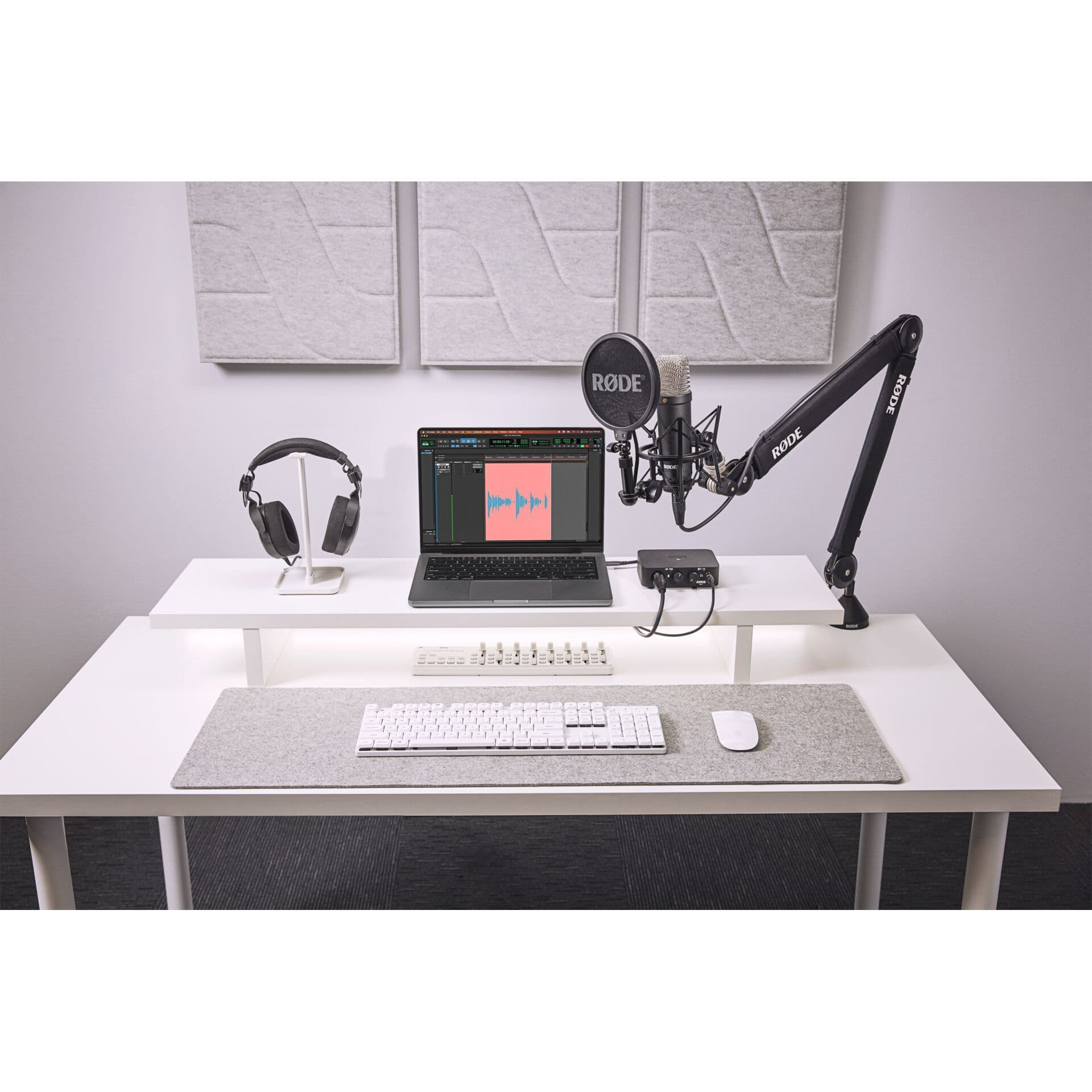 Rode NT1 Signature Series Studio Condenser Microphone - Black